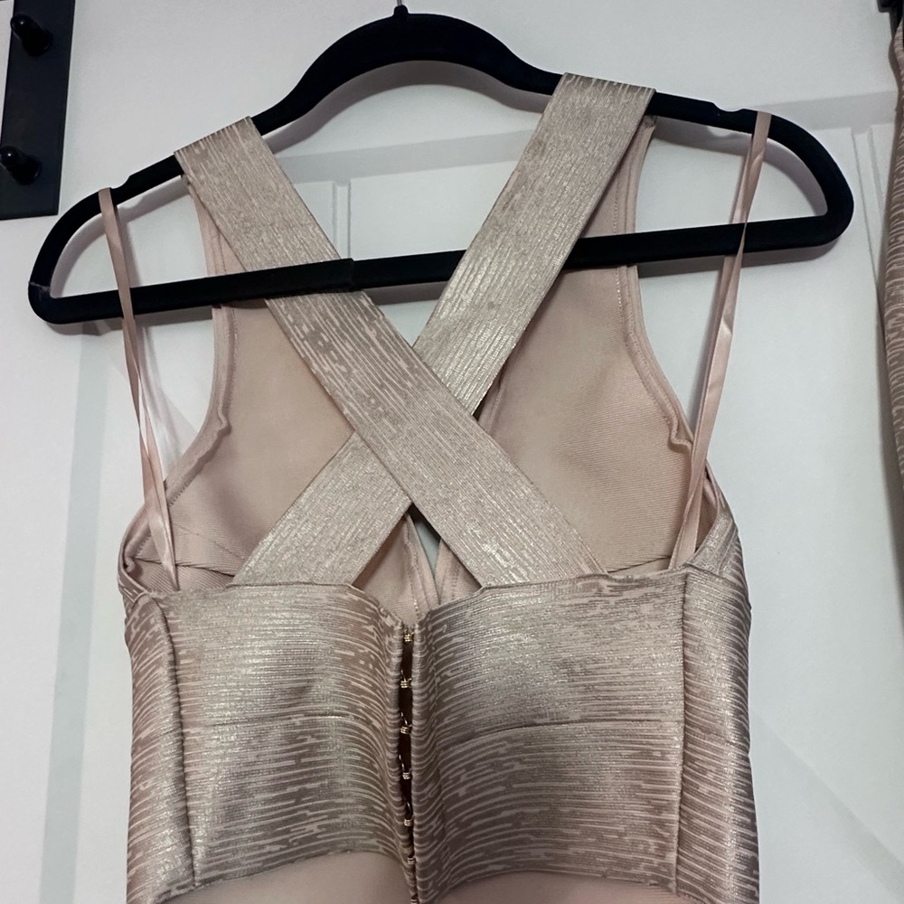 Elegant Beige Sleeveless Dress - Picture 3 of 4